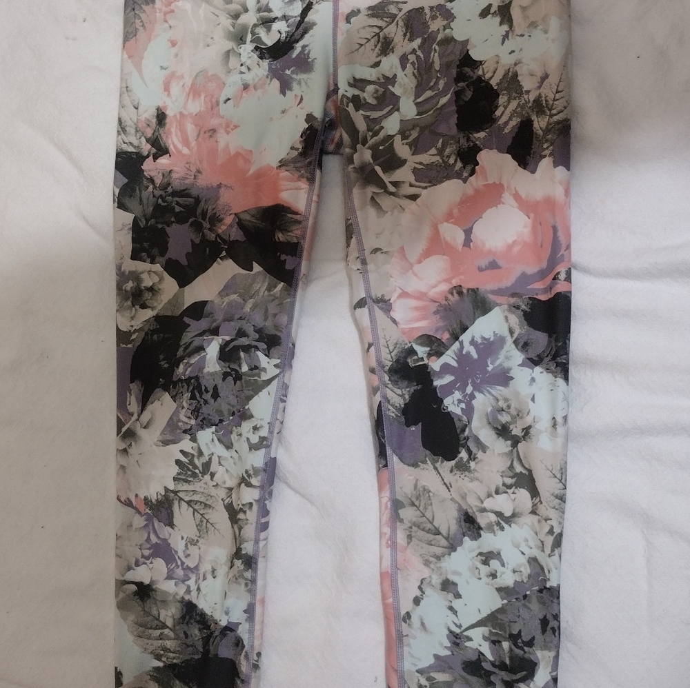 Fabletics women's medium stretch pants